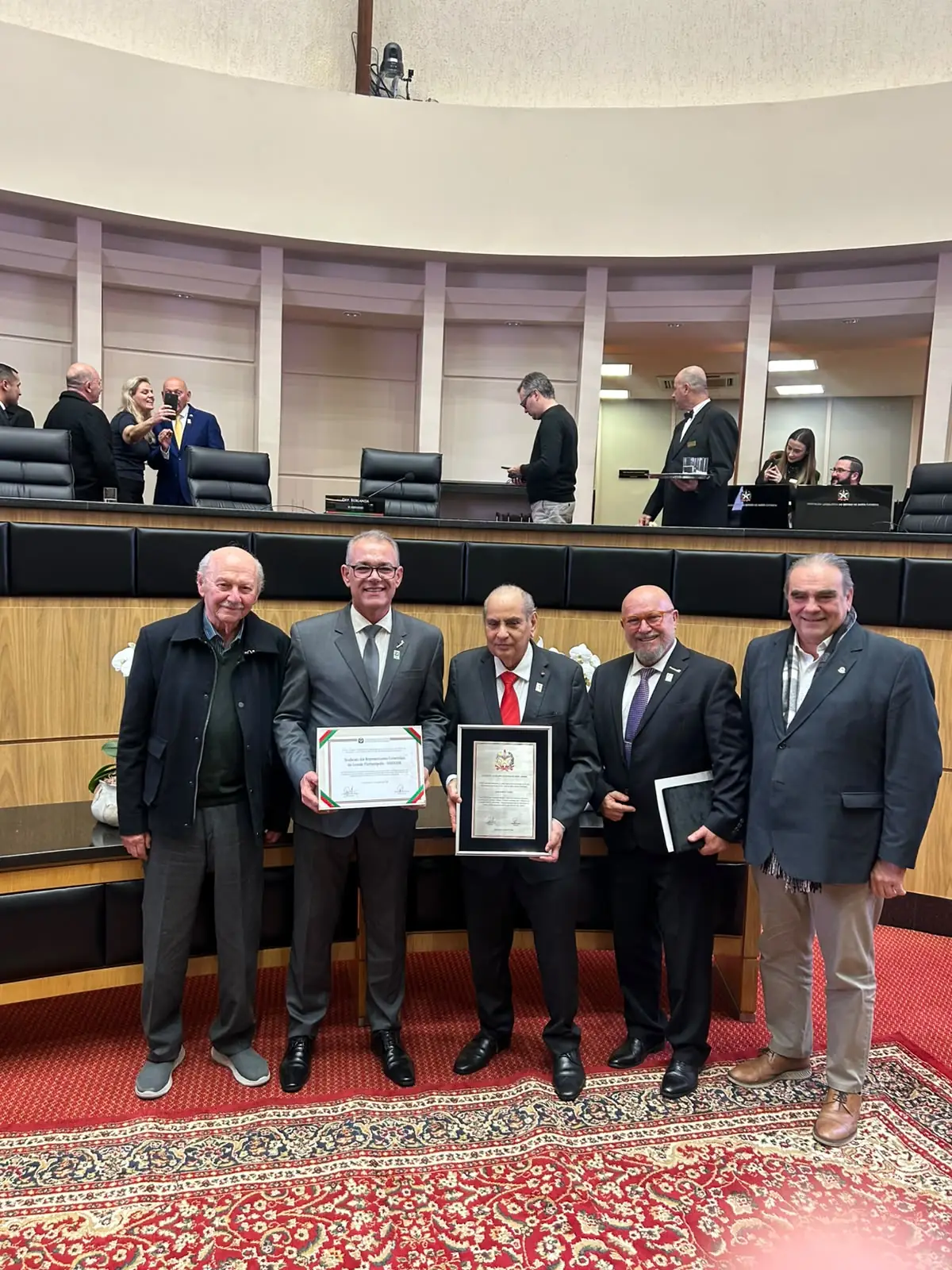SIRECOM Grande Florianópolis é homenageado em sessão solene pelos 78 anos da Fecomércio SC e 80 anos do Sesc e do Senac